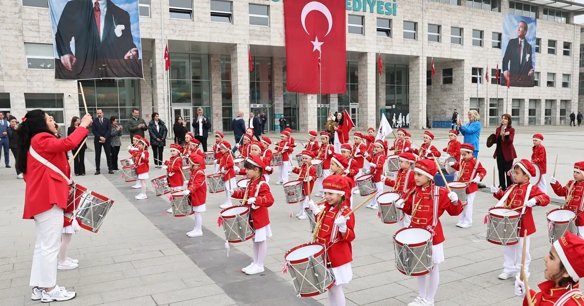Bursalı miniklerden bando ve koreografiyle özel gösteri